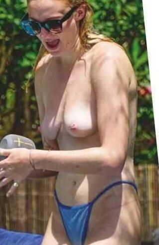 Sophie Turner aka Sansa Stark from Game of Thrones Topless  1 of 5 pics