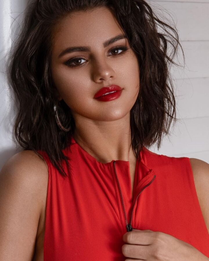 Selena Gomez 3 of 6 pics