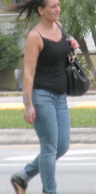 Flabby belly hooker in jeans-a Florida Hottie with bbw curves 16 of 16 pics