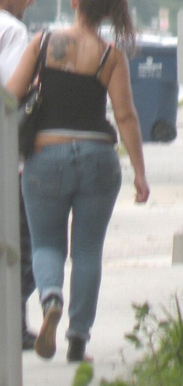 Flabby belly hooker in jeans-a Florida Hottie with bbw curves 13 of 16 pics