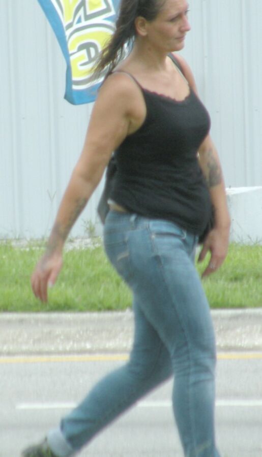 Flabby belly hooker in jeans-a Florida Hottie with bbw curves 1 of 16 pics