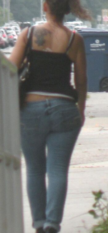 Flabby belly hooker in jeans-a Florida Hottie with bbw curves 12 of 16 pics