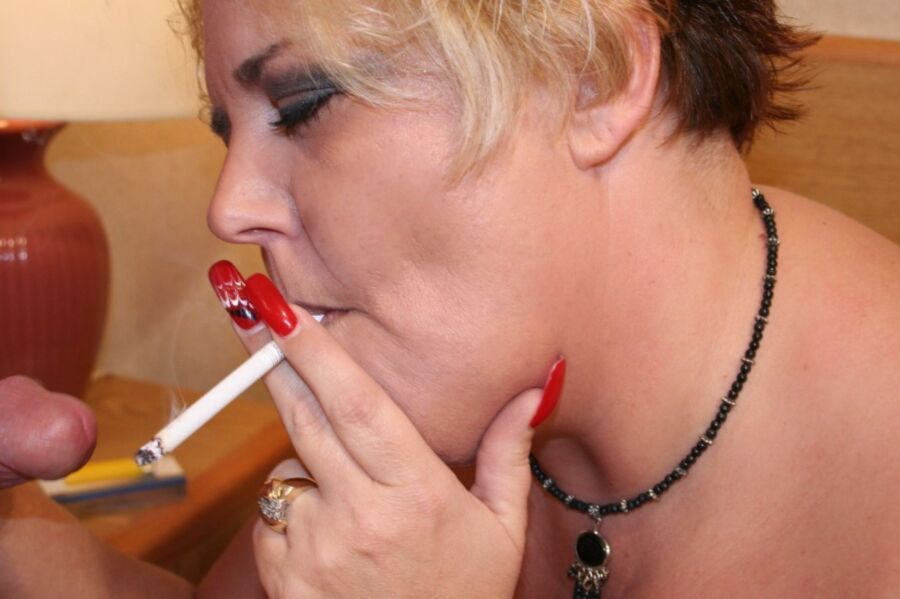Short Haired BBW Gives Amazing Smoking BJ 9 of 25 pics