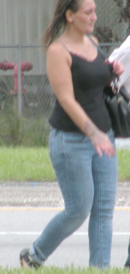 Flabby belly hooker in jeans-a Florida Hottie with bbw curves 9 of 16 pics