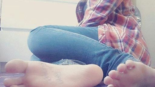 Davinas cute little feet 7 of 12 pics