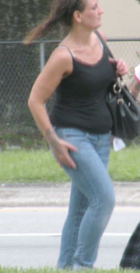 Flabby belly hooker in jeans-a Florida Hottie with bbw curves 8 of 16 pics