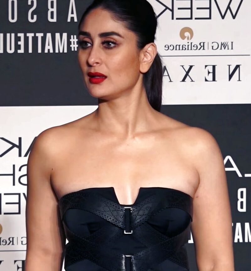 Kareena Kapoor - Stunning Indian Bollywood Celeb in a Black Gown 2 of 86 pics