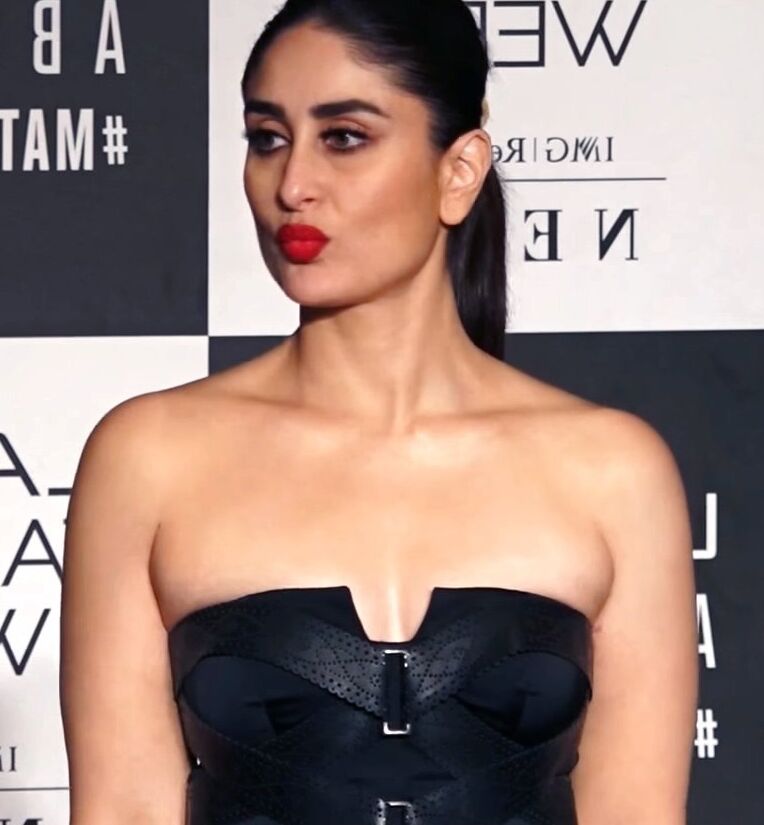 Kareena Kapoor - Stunning Indian Bollywood Celeb in a Black Gown 5 of 86 pics