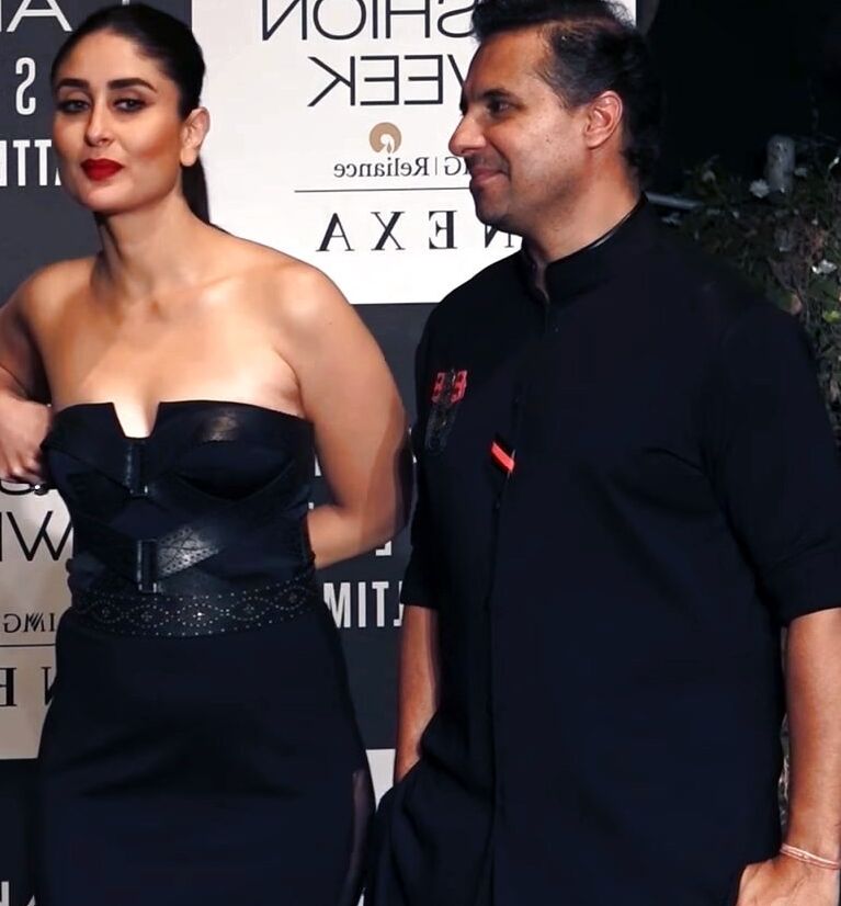 Kareena Kapoor - Stunning Indian Bollywood Celeb in a Black Gown 17 of 86 pics