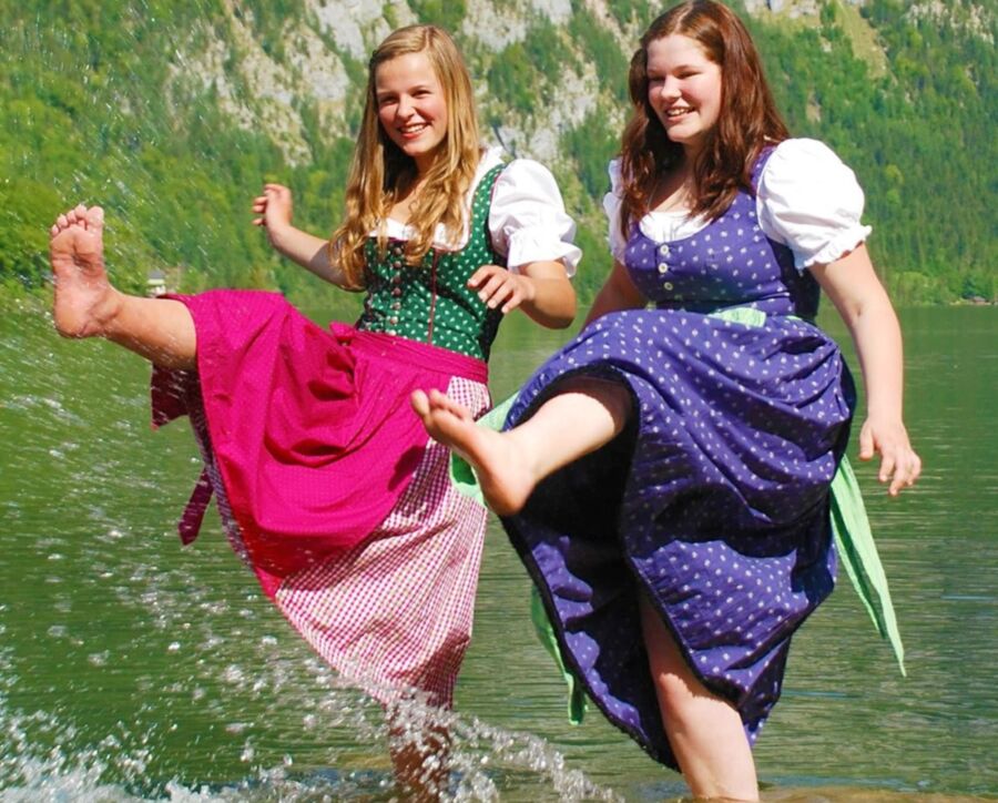 Fesche Madln im Dirndl zum Zweihundertdreizehnt`n 16 of 100 pics