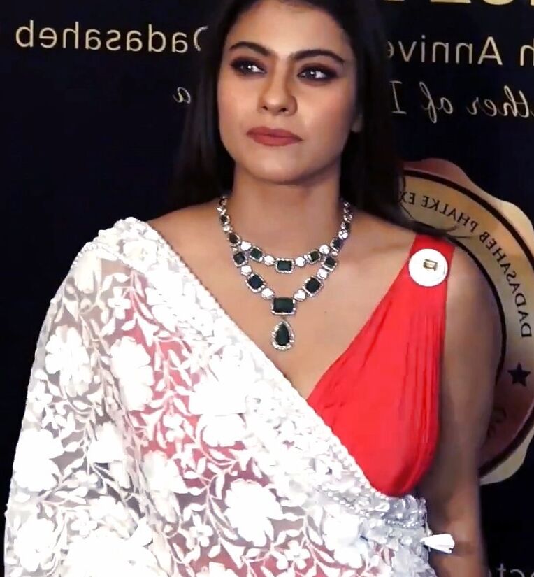 Kajol - Curvy Indian Celeb in Saree at Dadasaheb Phalke Awards 7 of 30 pics