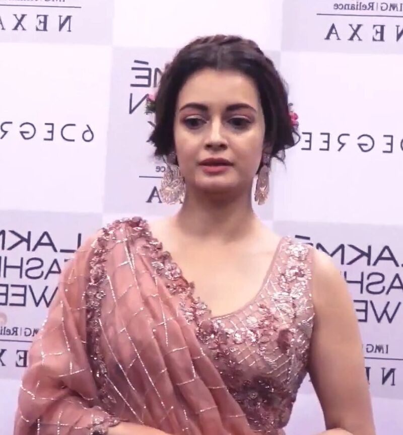 Dia Mirza- Gorgeous Indian Diva in Pink Lehenga at Lakme Fashion 11 of 27 pics