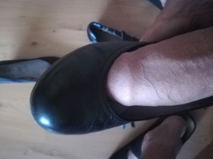 Fuck and cum sweet leather pumps from my aunt - my job 3 of 7 pics
