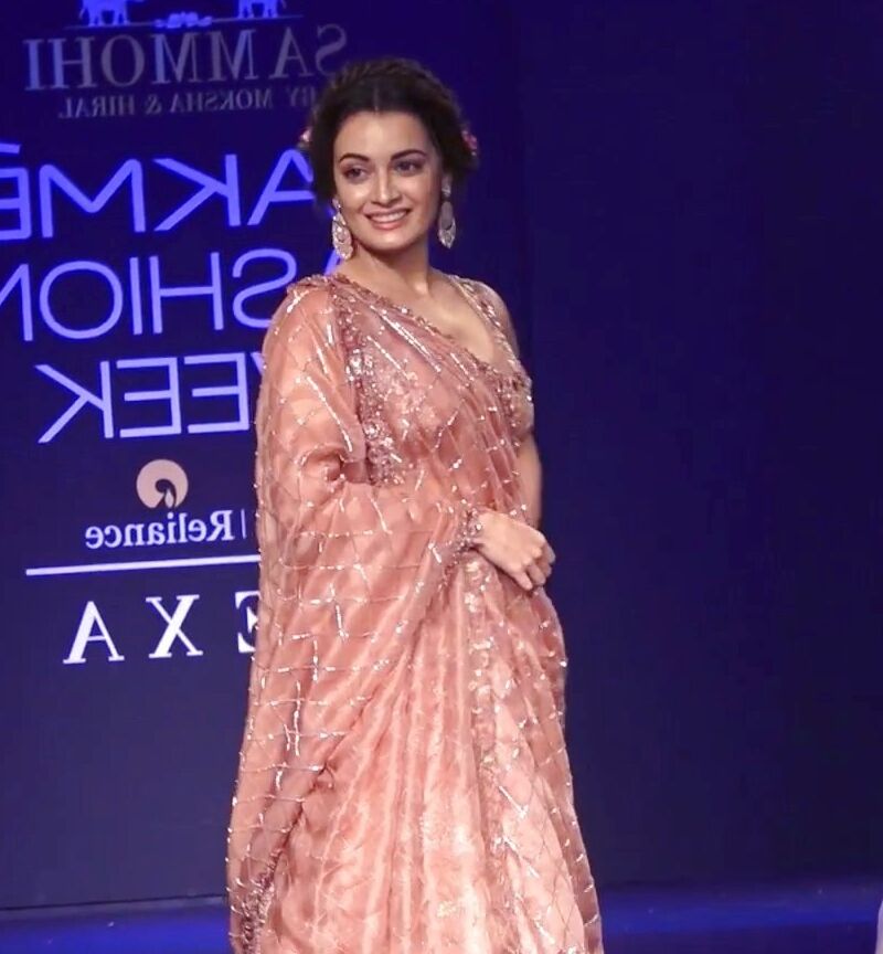 Dia Mirza- Gorgeous Indian Diva in Pink Lehenga at Lakme Fashion 6 of 27 pics