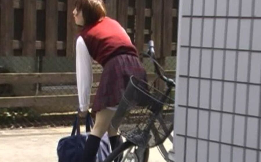 Japanese schoolgirls sharking  24 of 180 pics