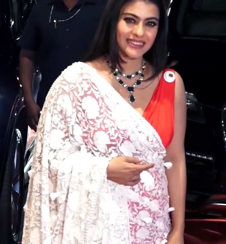 Kajol - Curvy Indian Celeb in Saree at Dadasaheb Phalke Awards 24 of 30 pics