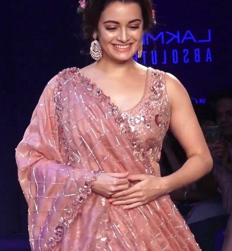 Dia Mirza- Gorgeous Indian Diva in Pink Lehenga at Lakme Fashion 2 of 27 pics