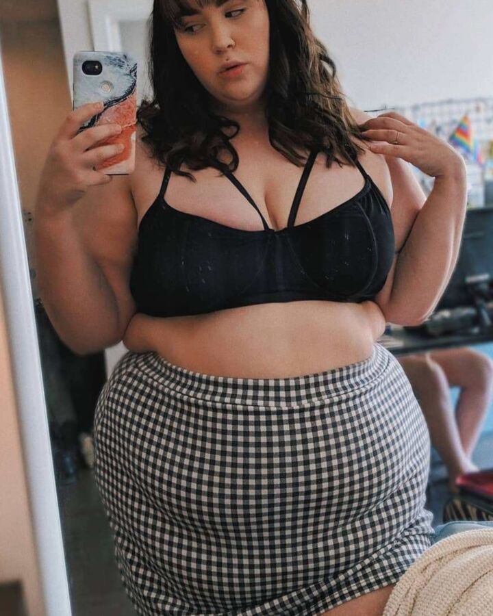 Obese Bitch (Amateur BBW) 2 of 33 pics