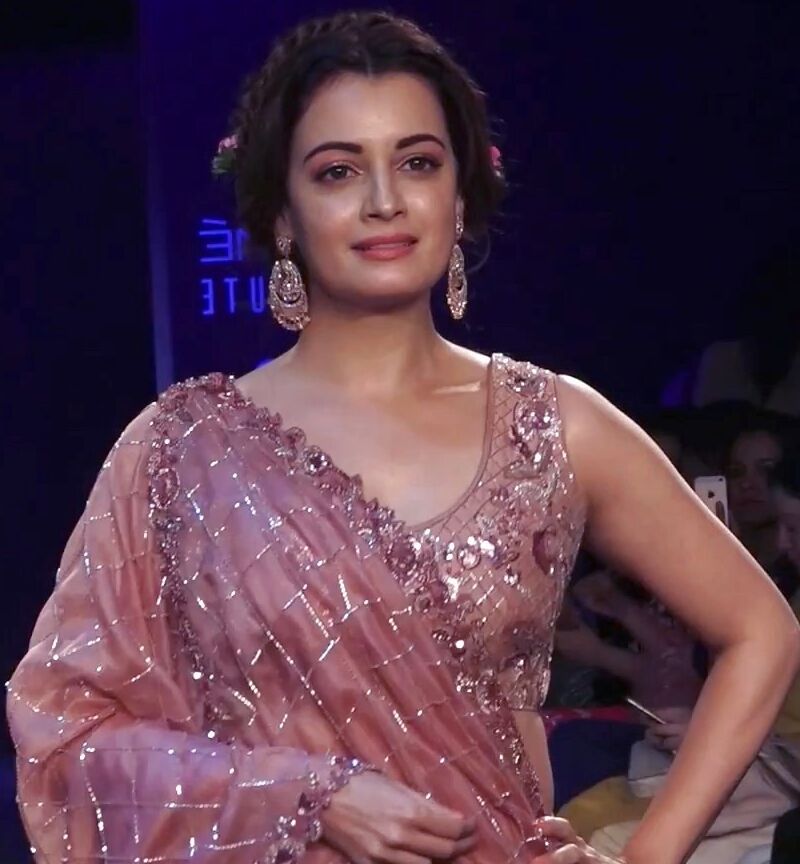 Dia Mirza- Gorgeous Indian Diva in Pink Lehenga at Lakme Fashion 4 of 27 pics