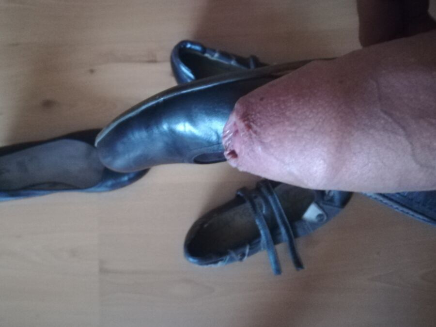 Fuck and cum sweet leather pumps from my aunt - my job 4 of 7 pics