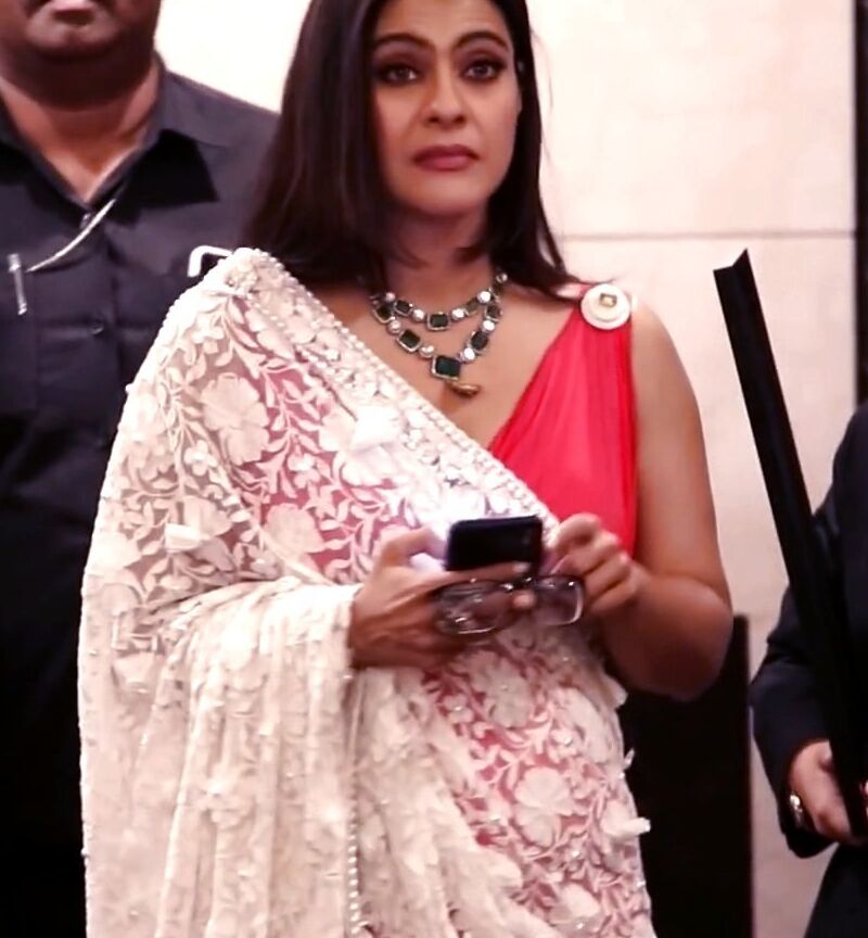 Kajol - Curvy Indian Celeb in Saree at Dadasaheb Phalke Awards 20 of 30 pics