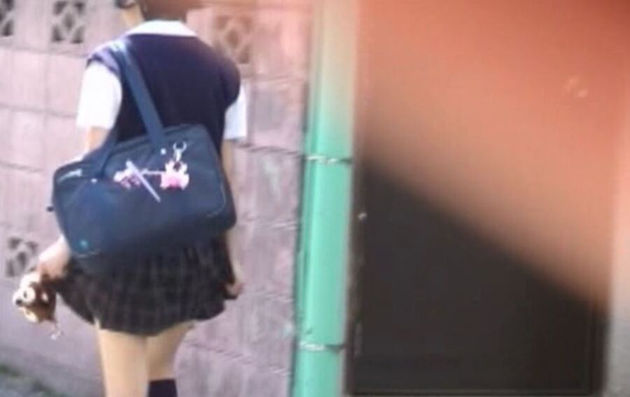 Japanese schoolgirls sharking  20 of 180 pics