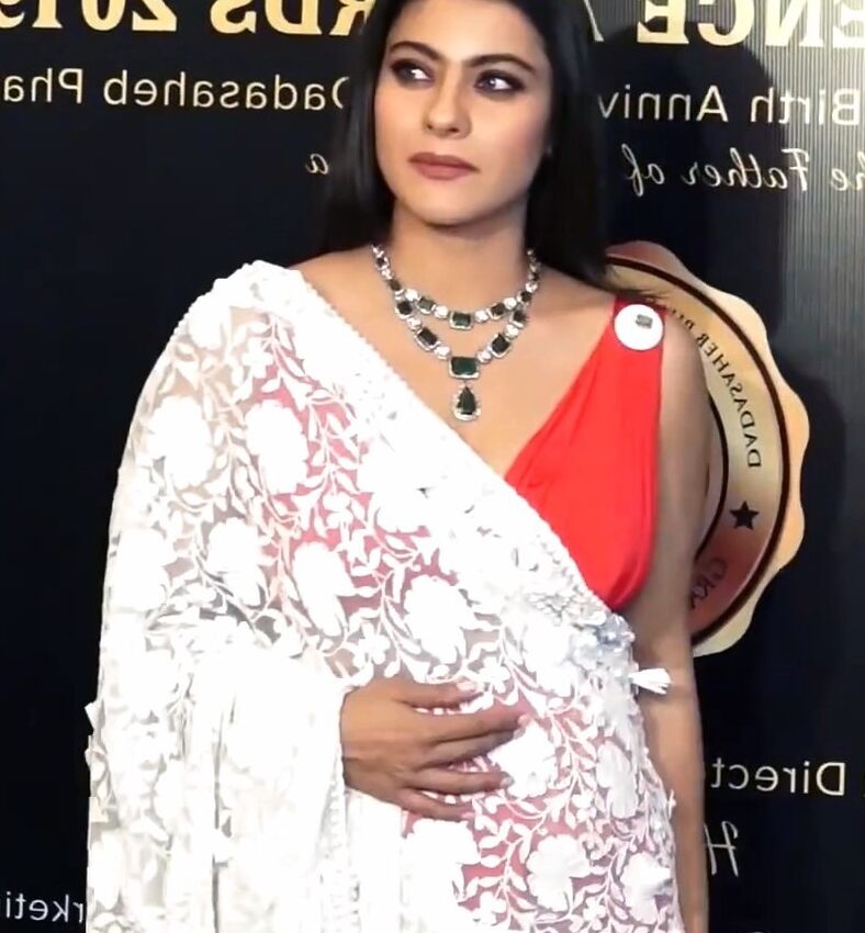 Kajol - Curvy Indian Celeb in Saree at Dadasaheb Phalke Awards 4 of 30 pics