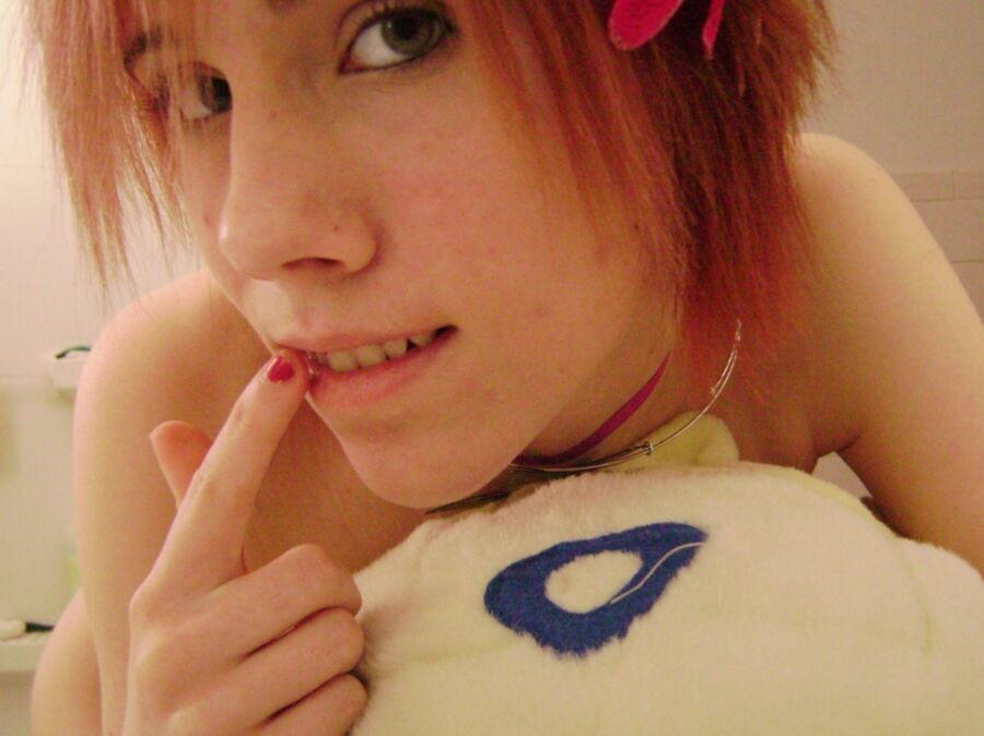 Amateurs - gorgeous short haired punk 24 of 33 pics