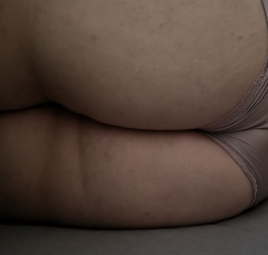 Nice curvy ass in panties 5 of 5 pics
