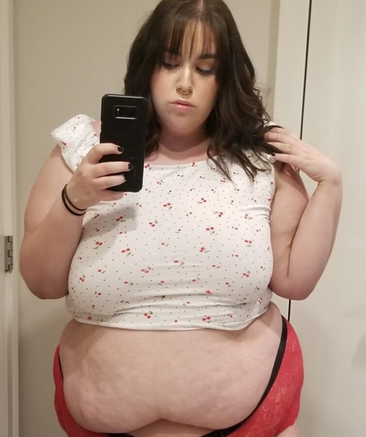 Obese Bitch (Amateur BBW) 5 of 33 pics