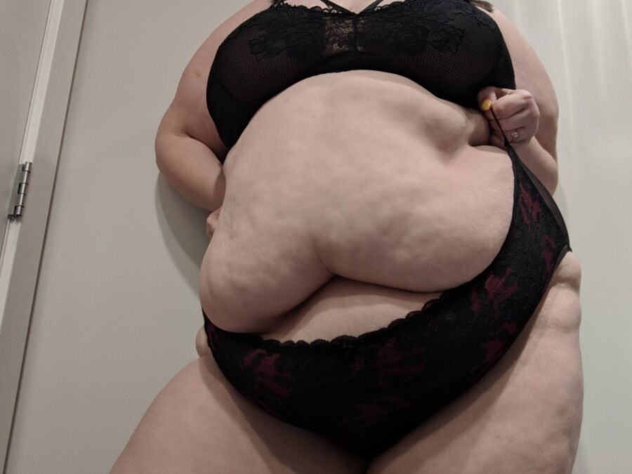 Obese Bitch (Amateur BBW) 22 of 33 pics