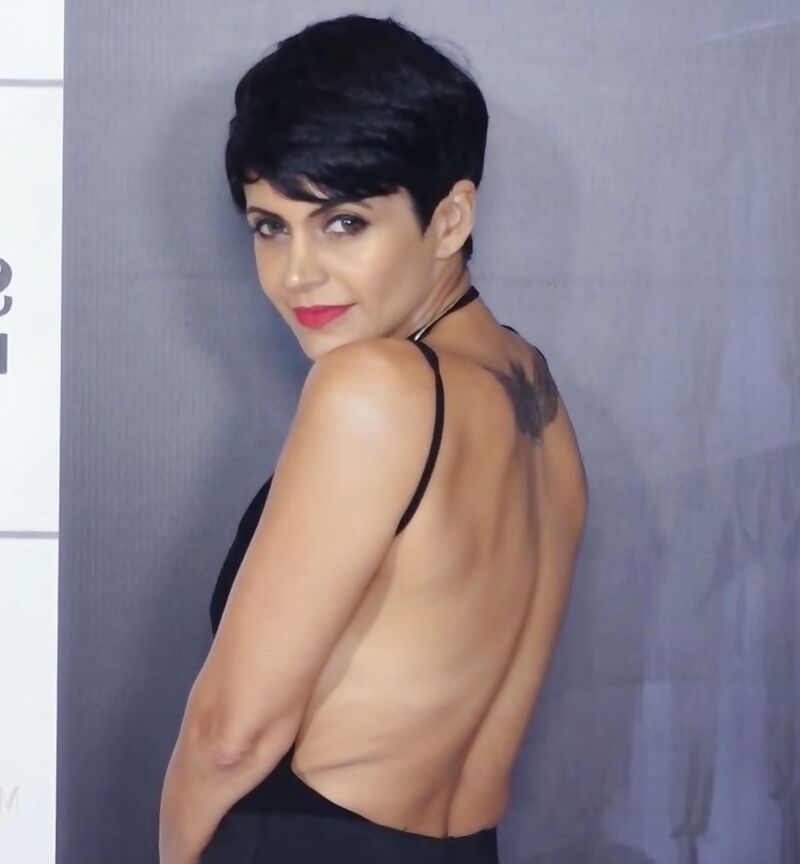 Mandira Bedi- Indian Babe Glamorous in Backless Revealing Outfit 3 of 12 pics