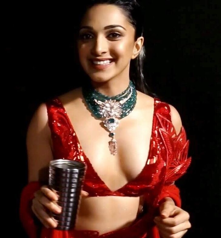 Kiara Advani- Busty Indian Celeb in Sexy Outfit at India Couture 1 of 22 pics