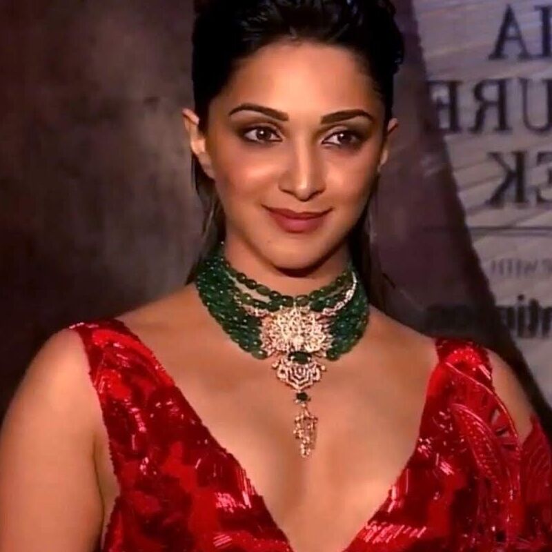 Kiara Advani- Busty Indian Celeb in Sexy Outfit at India Couture 8 of 22 pics