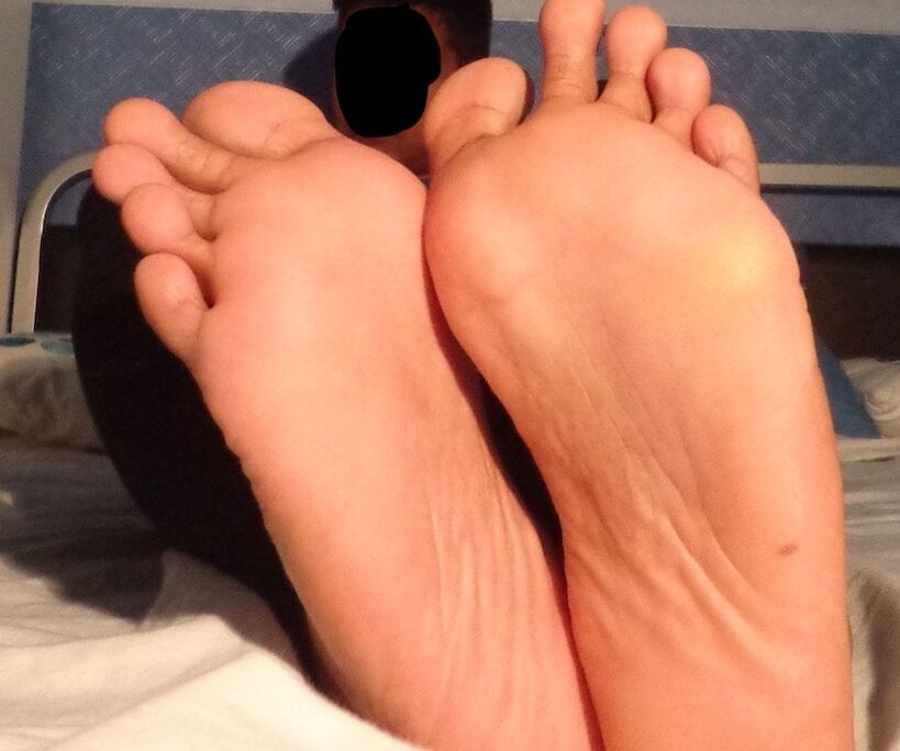 Barefeet 1 of 6 pics