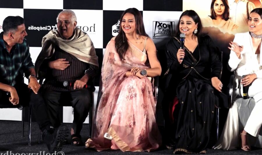 Sonakshi Sinha- Beautiful Indian Celeb in Saree and her Co-Stars 15 of 17 pics