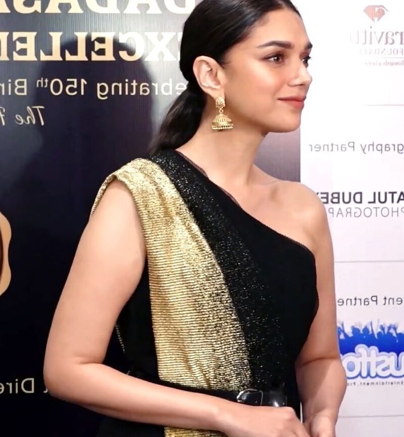 Aditi Rao Hydari- Indian Diva at Dadasaheb Phalke Event in Saree 8 of 16 pics