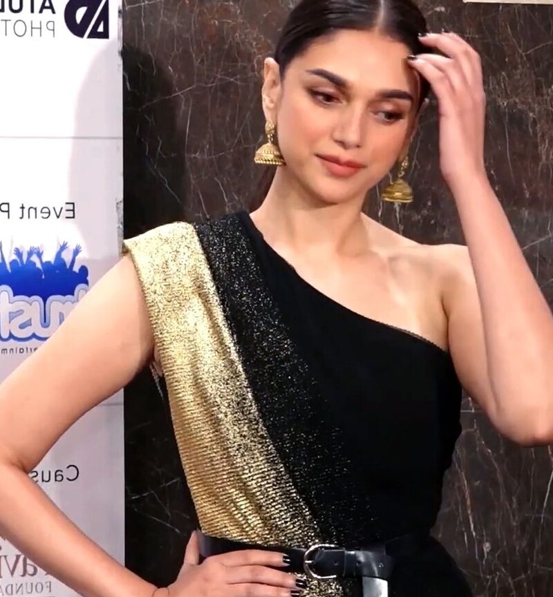 Aditi Rao Hydari- Indian Diva at Dadasaheb Phalke Event in Saree 3 of 16 pics