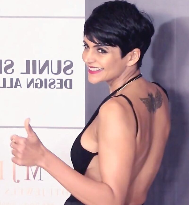 Mandira Bedi- Indian Babe Glamorous in Backless Revealing Outfit 6 of 12 pics