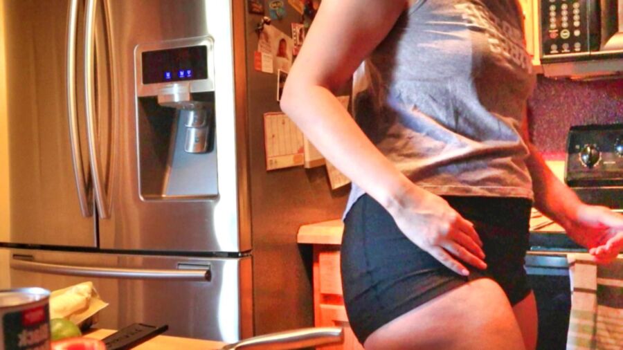 Daughters Cooking Show with Camel Toe 17 of 20 pics