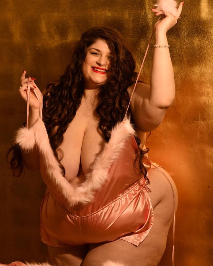 Carina Shero - BBW Plus Size Model - Amazing Ass! 16 of 70 pics