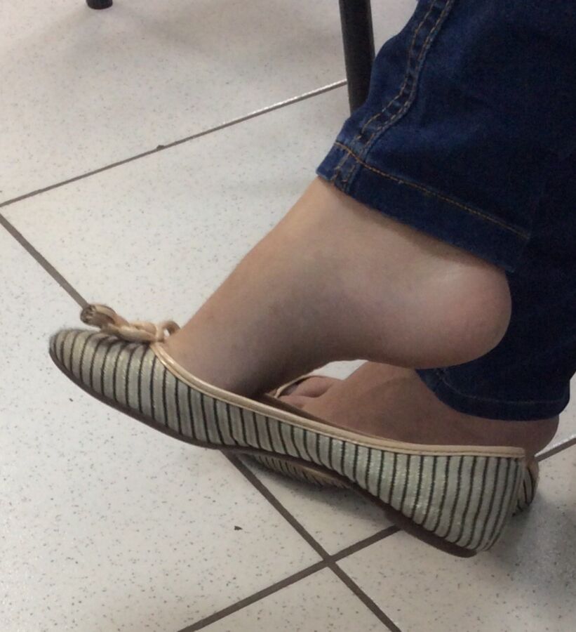 Creepshot Feet 4 of 10 pics