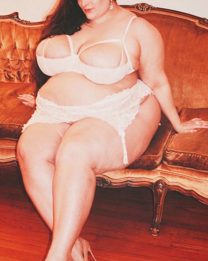 Carina Shero - BBW Plus Size Model - Amazing Ass! 18 of 70 pics