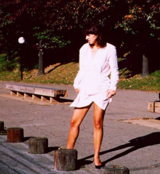 Retro Gold - Carol Moon - Outdoors - white dress 4 of 30 pics