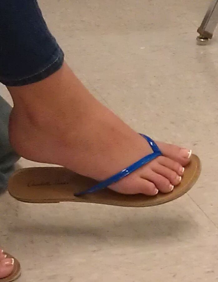 Creepshot Feet 7 of 10 pics