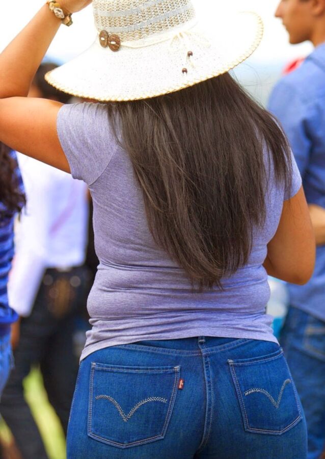 Asses in Tight Jeans 20 of 25 pics