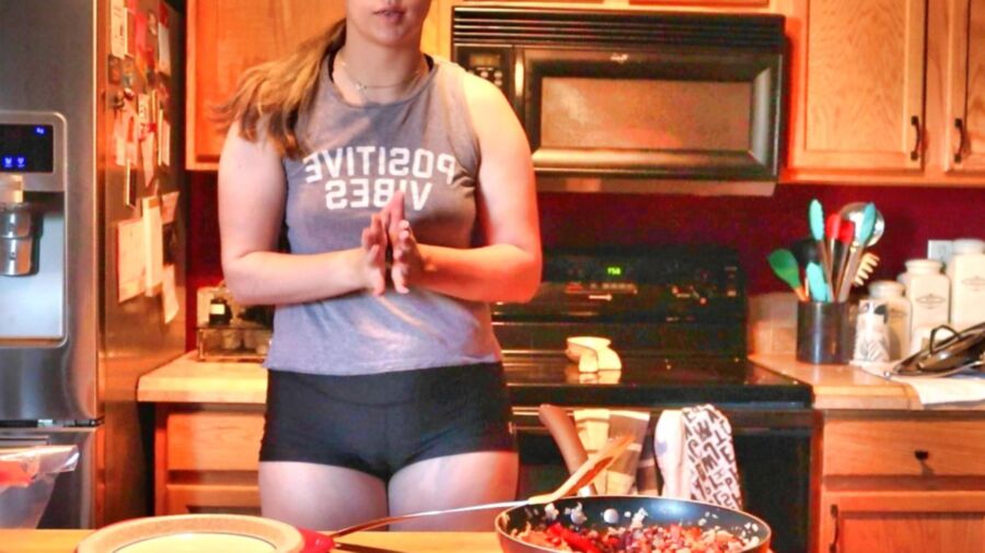 Daughters Cooking Show with Camel Toe 12 of 20 pics
