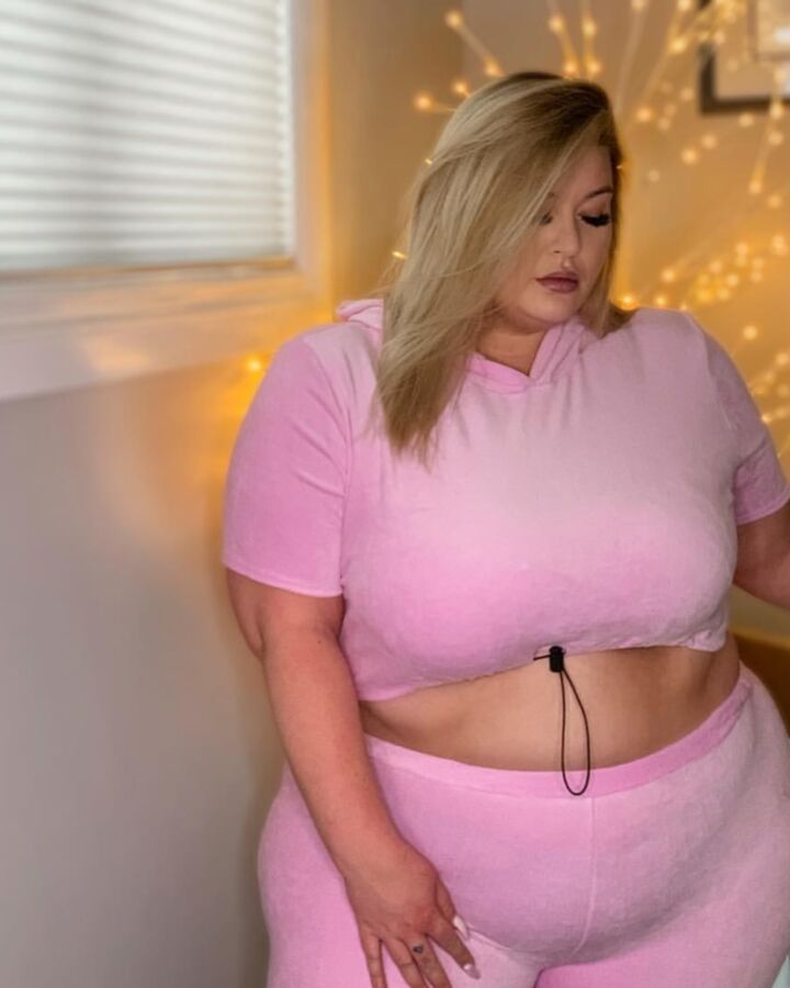 Lyndsay Patricia (Plus Size Barbie) - Thick BBW! 1 of 52 pics