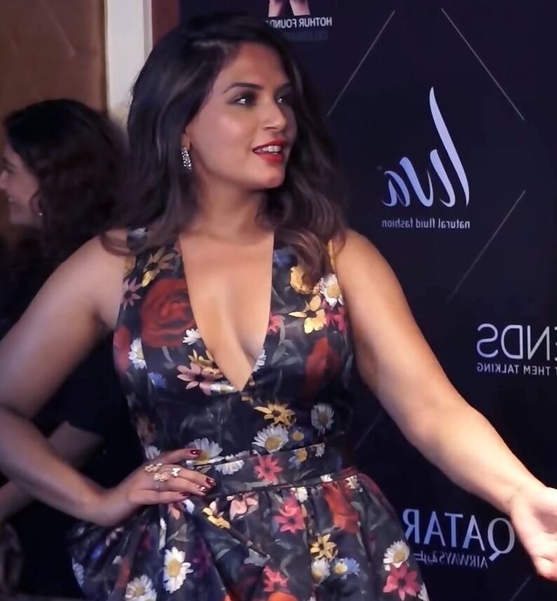 Richa Chadda - Glamorous Indian Celeb in Revealing Sexy Outfits 10 of 33 pics