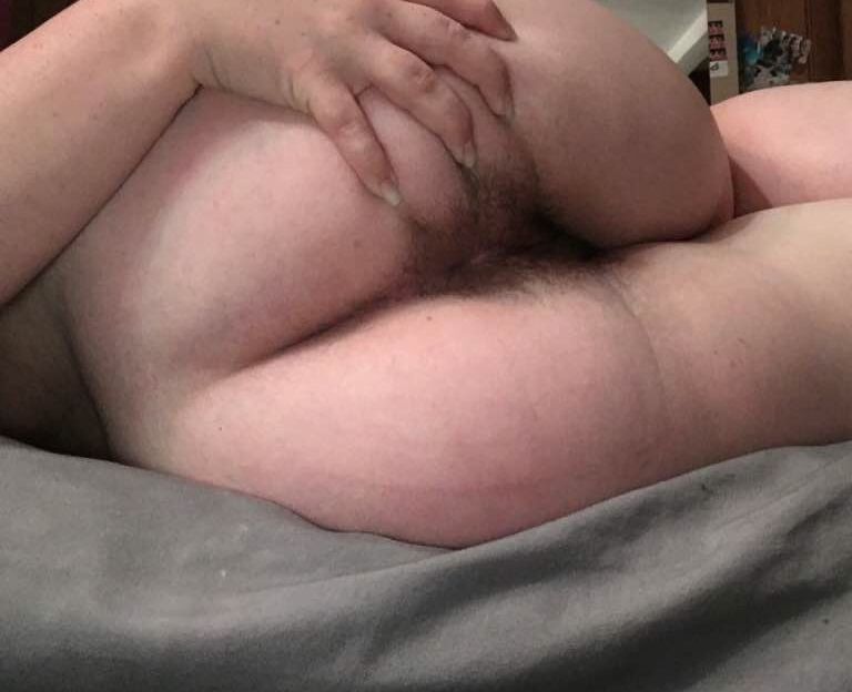 Hairy PAWG Spreading 15 of 16 pics